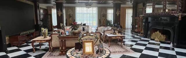 Иконостас, китель со звездой героя России и кувалда „для важных переговоров“. Опубликованы фото из дома Пригожина, сделанные при обыске