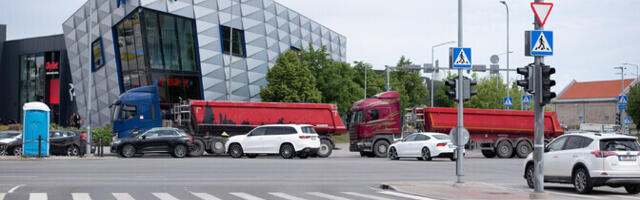 Проигнорировавший дорожный знак водитель спровоцировал ДТП в центре Таллинна