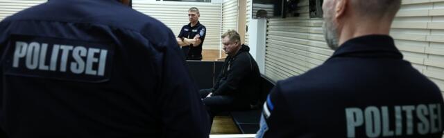 ФОТО | Суд взял Олега Беседина под стражу. У мужчины нашли сотни тысяч рублей