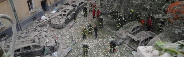 ВИДЕО | РФ нанесла ракетный удар по Львову. Погибли пять человек, повреждены десятки домов. Мэр города назвал атаку одной из самых масштабных с начала войны