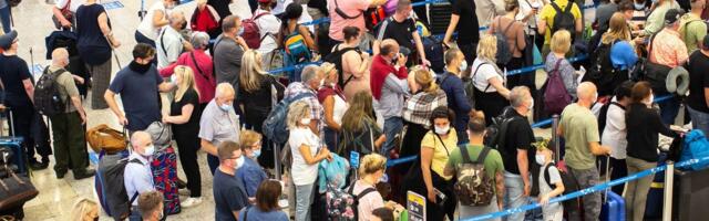 Хаос возвращается? Авиапассажиров предупреждают, что лето может оказаться „сложным“