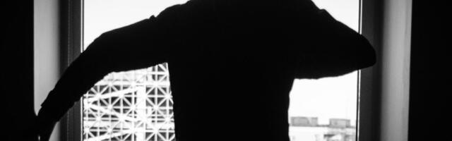 Специалист: у суицидальных мыслей всегда есть причина. Не игнорируйте „звоночки“ поведения близких