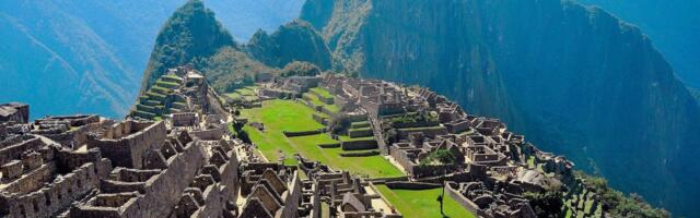 "Чудо света нужно уважать!" Туристов выгнали из Мачу-Пикчу за фото в обнаженном виде
