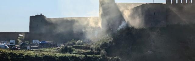 Перед Ивангородской крепостью снимают сериал: дым достигает нарвской Петровской площади