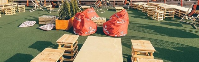 В центре Таллинна появилась еще одна терраса на крыше с видом на порт и Старый город