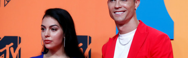 ВИДЕО: Жена Роналду в бикини бьет рекорды просмотров