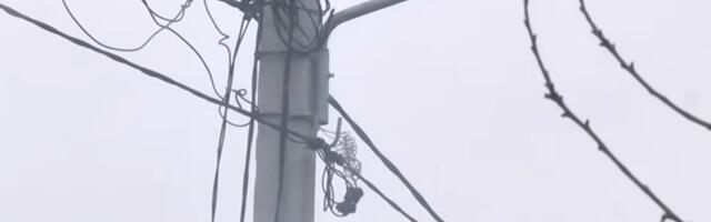 Сотни тысяч украинцев остаются без света из-за ударов России