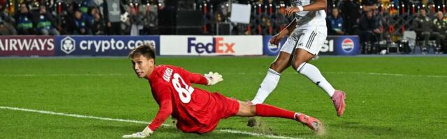 18-летнему вратарю подарили внедорожник после 0_5 от „Реала“