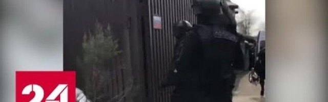 Под Москвой мужчина открыл огонь по полицейским и взял заложников