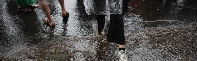 На улице штормит! Метеослужба предупреждает о возможных перебоях с электричеством и даже о потопах