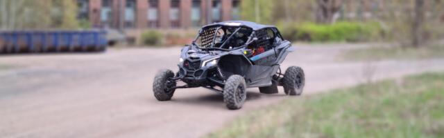 ФОТО | Автогонщики по пересеченной местности облюбовали Кренгольмскую мануфактуру