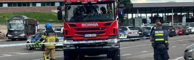 Полиция перекрыла Петровскую площадь в Нарве из-за подозрительного предмета, пересечение границы временно остановлено