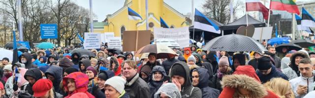 В Таллине прошла массовая акция против принудительной вакцинации (фото и видео)