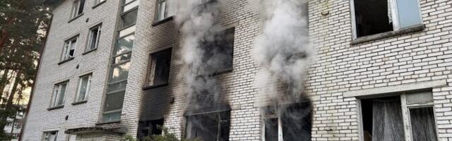 В Кохтла-Ярве горел брошенный многоквартирный дом