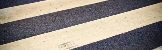 Женщина, сбитая в Ляэне-Вирумаа на пешеходном переходе, скончалась в больнице