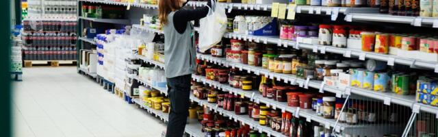 Премия за преданность каждый месяц или скидка до 15 процентов на покупки? Магазины стараются привлечь сотрудников различными льготами