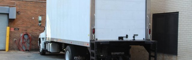 CNN: в Нью-Йорке у похоронного бюро обнаружили тела 60 человек в грузовиках