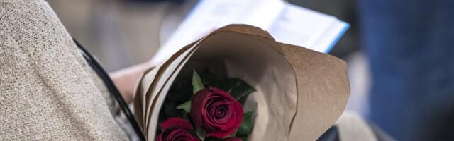 Пересекающая российско-эстонскую границу: Мой шикарный букет роз оказался на помойке. Сказали, что нельзя!