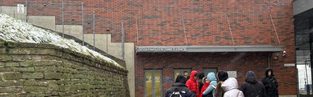 “Больше похоже на политический трюк”: в Нарве  законопроект Isamaa о закрытии границы обсуждают политики и люди из очереди