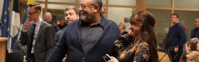 Внеочередное заседание горсобрания Нарвы: зарплаты, хрупкая коалиция и вотум недоверия Стальнухину