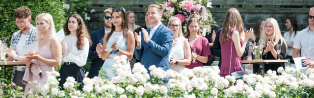 Президент и министр образования чествовали лучших выпускников года