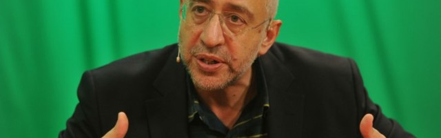 Николай Сванидзе рассказал почему Путин не называет фамилию Навального