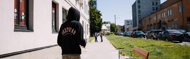 Прокуратура выявила нарушения при закупке скамеек в Таллинне, но прекратила производство