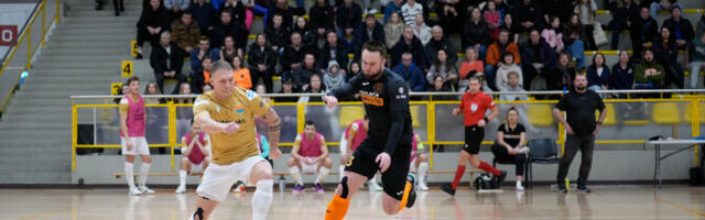 ФОТО: команда "Нарва Юнайтед" сумела отобрать первые очки у лидера ЧЭ по футзалу