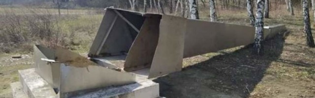 Россия следит за расследованием акта вандализма в отношении памятника красноармейцам в Молдавии