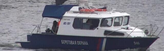 Катер российских пограничников вышел на реку Нарва под флагом ЧВК "Вагнер"