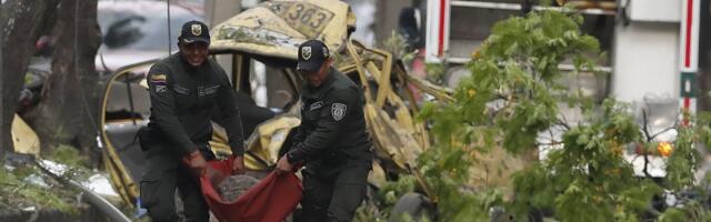 По меньшей мере 18 человек погибли и десятки пострадали в результате двух атак в Колумбии