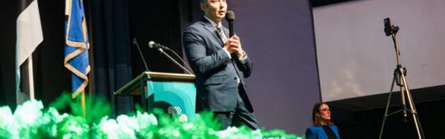 Михаил Кылварт переизбран председателем Центристской партии