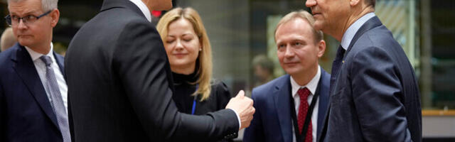 Сикорский и Сийярто публично поспорили из-за Орбана и его заявления о росактивах