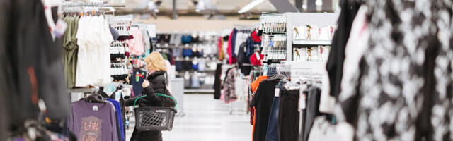 Банк Эстонии: магазины одежды и обуви продают товар с наценкой около 80%