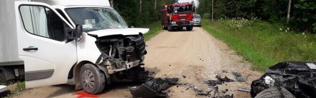 ФОТО: в Сетомаа столкнулись фургон и внедорожник