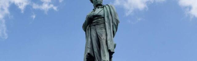 «Нейропушкин», запущенный в интернете, может писать и читать стихи