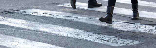 В Ласнамяэ на пешеходном переходе сбили подростка