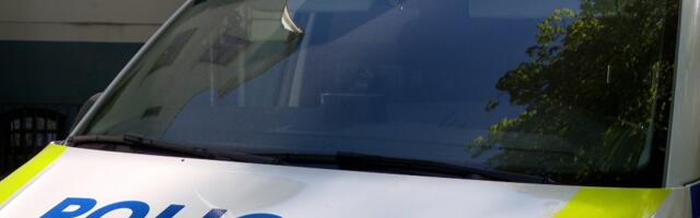 Policija Jelgavā aiztur iereibušu autovadītāju un viņas vīru par policijas darba traucēšanu