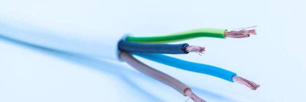 О чем пишет пресса: новая составляющая в счетах за электричество, недовольные молчаливые русские