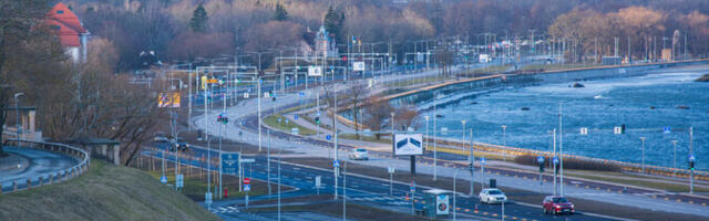 Таллинн оштрафует строительную фирму за закрытие полос на Пирита теэ в час пик