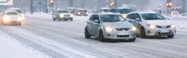 Метель и сильный ветер во вторник осложнили движение на дорогах Эстонии