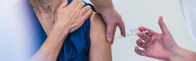 На прошлой неделе было семь серьезных реакций на вакцины, один человек заразился коронавирусом и умер