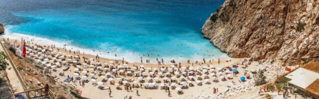 Анталья стала самым популярным у зарубежных туристов курортом Средиземноморья в 2021 году