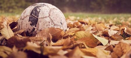 Дети играют на асфальте, а власти — в обещания. Что происходит со спортом в Силламяэ?