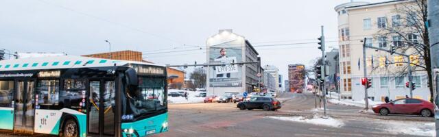На улице Лийвалайа с пятницы временно закроют одно направление движения