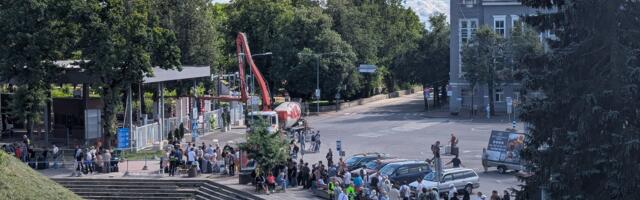 В Россию – ни ногой: позиция правительства непреклонна. Граница пока открыта «по гуманитарным соображениям», но закрыть ее могут в любой момент