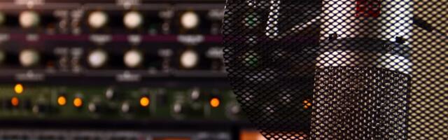 Вещание русскоязычных радиостанций в Латвии хотят постепенно прекратить