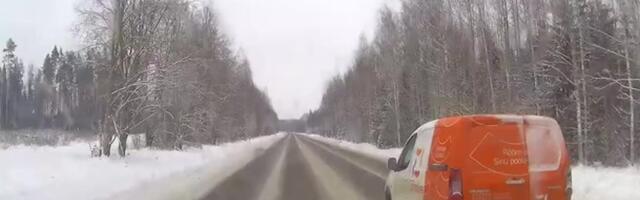 ВИДЕО | Пьяный мужчина угнал автомобиль Omniva и устроил погоню с полицией