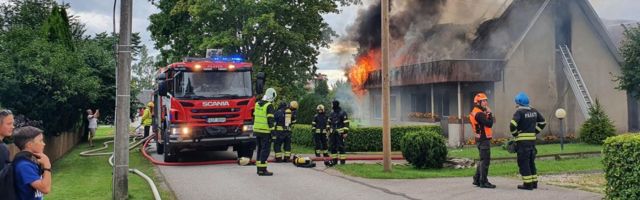 Курение на балконе привело к пожару, лишившему семью дома