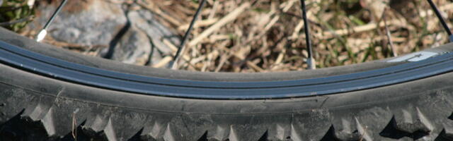 В Лауласмаа пострадал мчавшийся с горки велосипедист